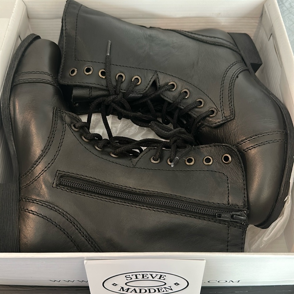 Steve Madden Troopa Black Leather boot size 7 Wide.